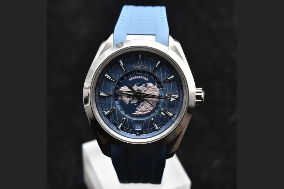 Omega Aqua Terra Worldtimer · Summer Blue Rubber