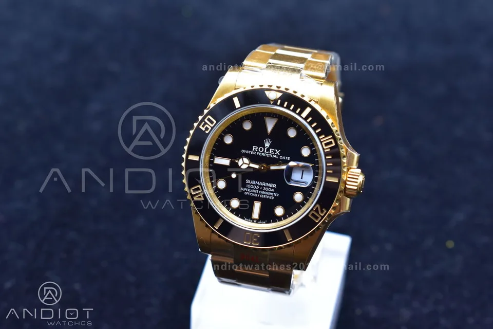 Rolex Submariner Date · Gold Tone / Black